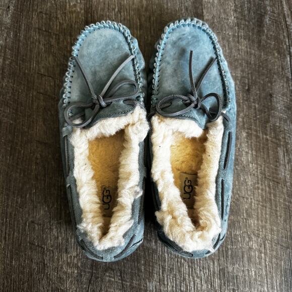 Ugg Dakota Slippers Size 7 Woman’s Sky Blue in Great Condition - Picture 3 of 4